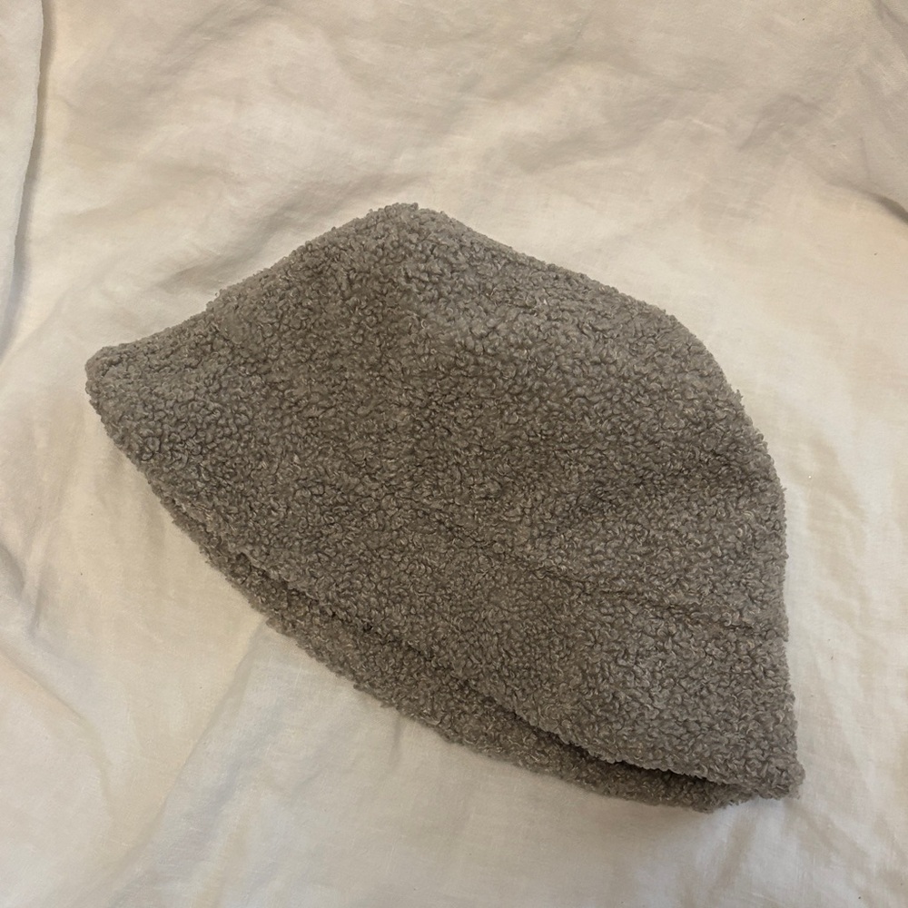 H&M Light Gray Sherpa Bucket Hat